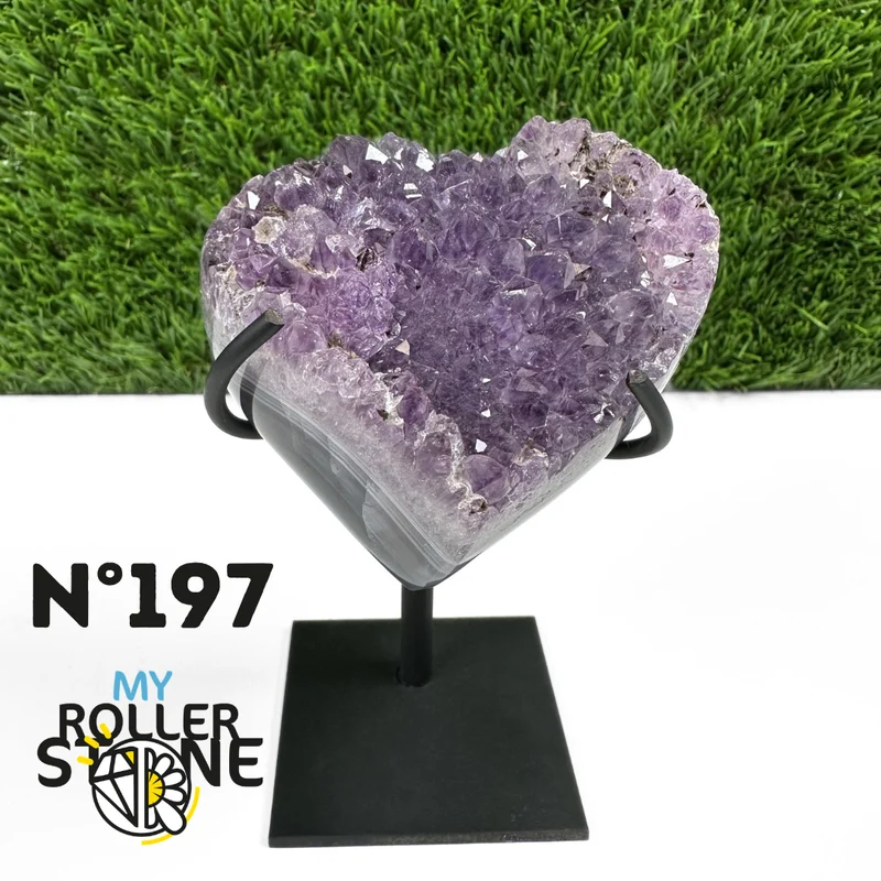 Geoda de corazón de amatista sobre soporte de metal n.° 197