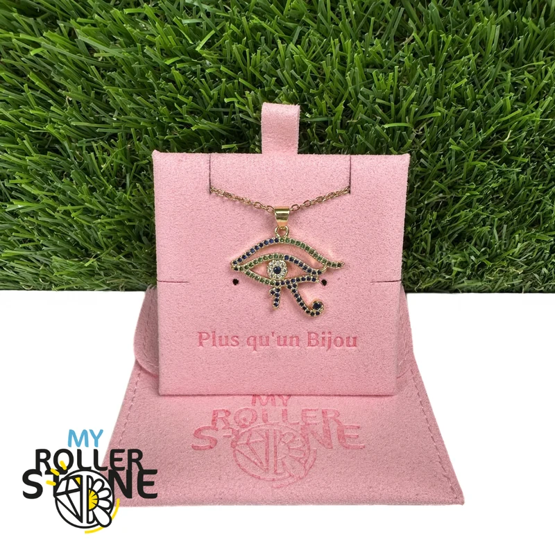 Colgante Ojo de Horus en latón con micropavé de circonitas cúbicas