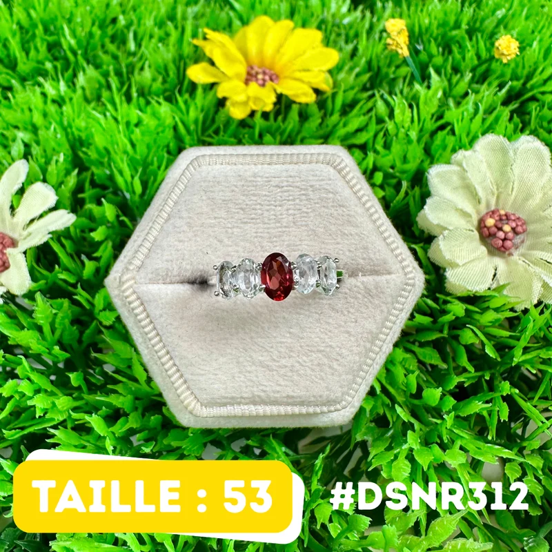 Anillo con diseño de granate y cristal de roca en plata de ley 925 #DSNR312