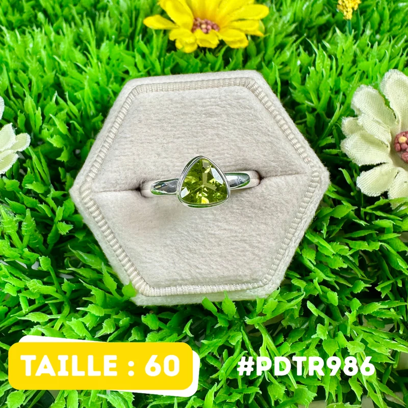 Anillo de peridoto facetado en plata de ley 925 #PDTR986