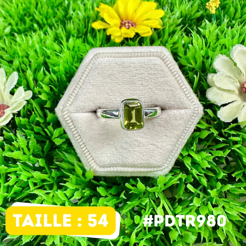 Anillo de peridoto facetado en plata de ley 925 #PDTR980