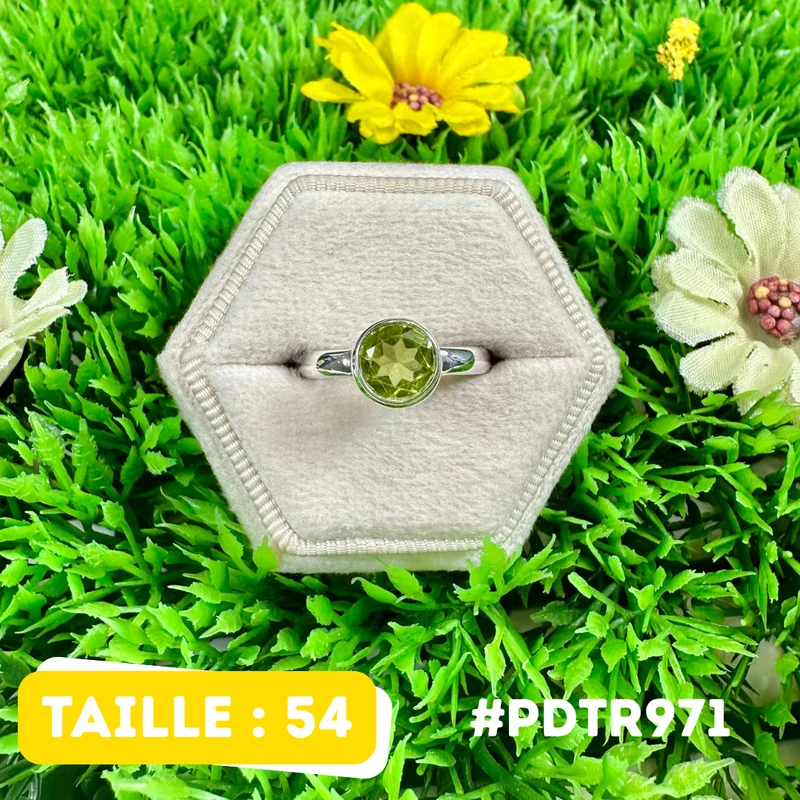 Anillo de peridoto facetado en plata de ley 925 #PDTR971