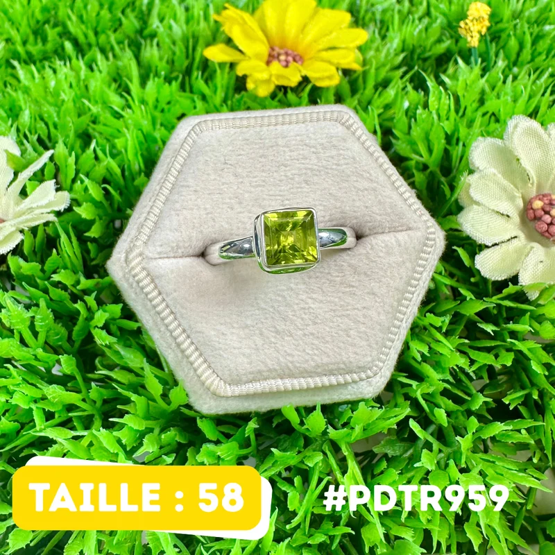 Anillo de peridoto facetado en plata de ley 925 #PDTR959