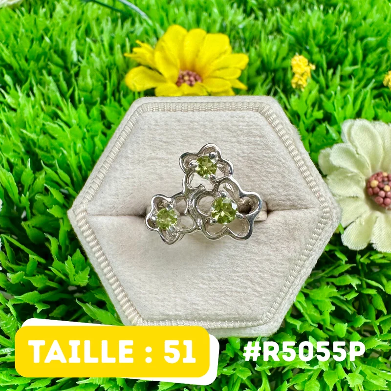 Anillo de peridoto facetado en plata de ley 925 n.° R5055P
