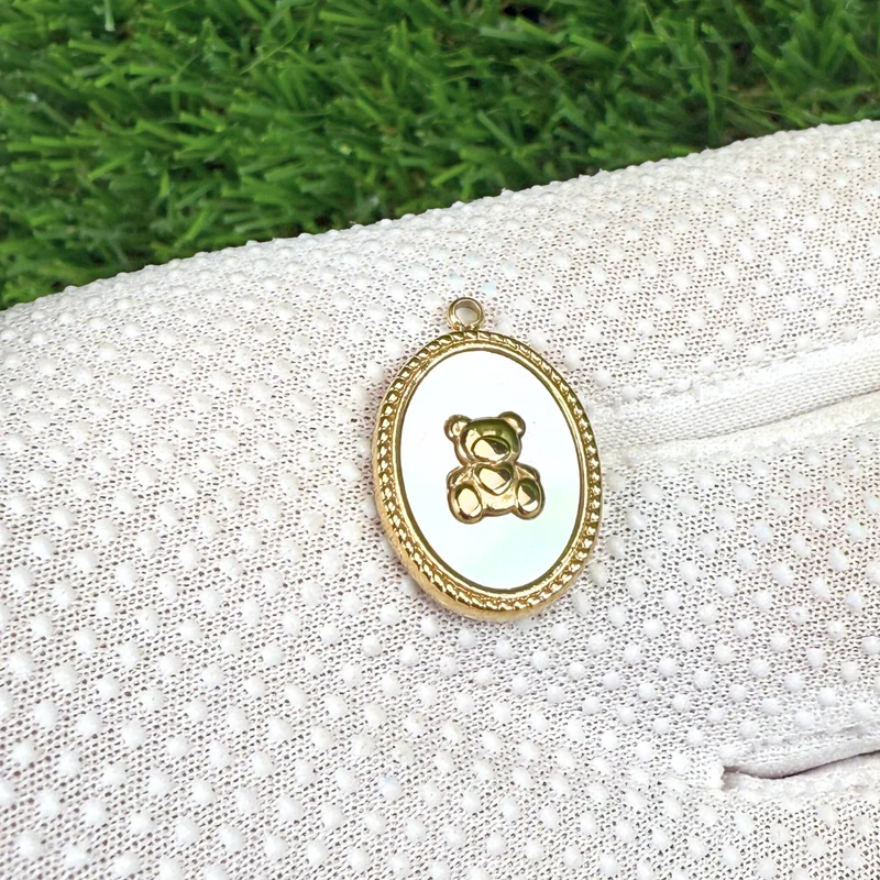 Colgante de osito de peluche y nácar