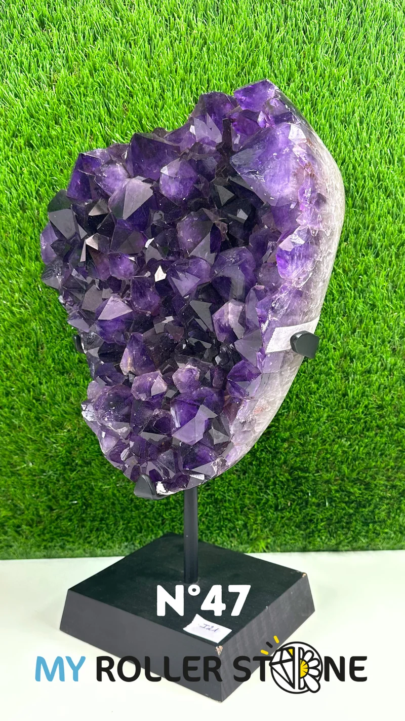 Geoda de amatista sobre base de madera n.° 47
