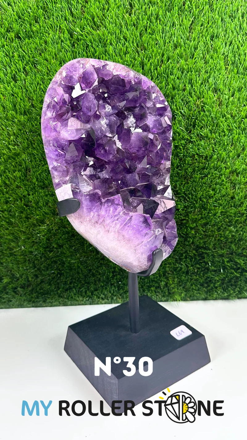 Geoda de amatista sobre base de madera n.° 30