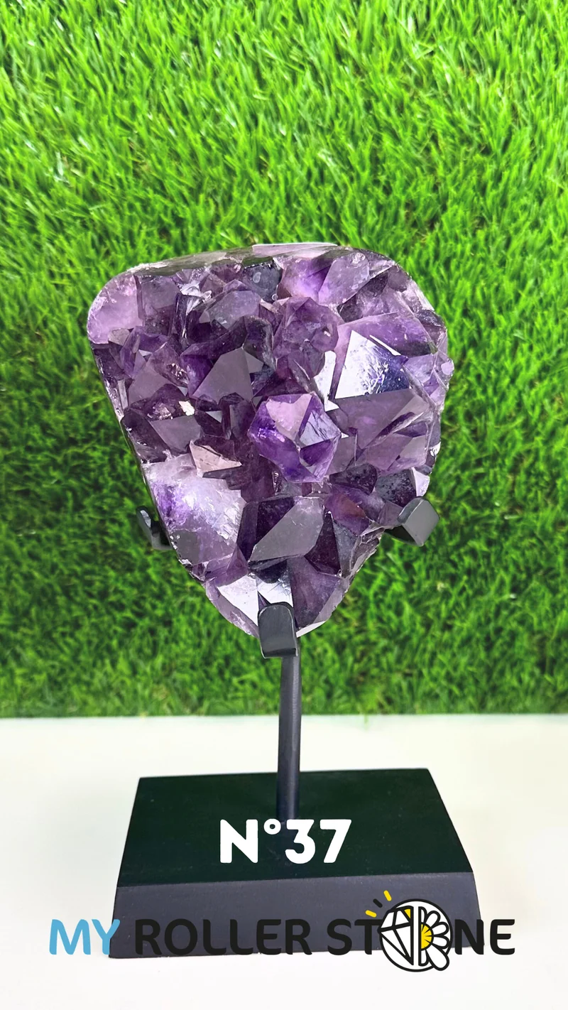 Geoda de amatista sobre base de madera n.° 37