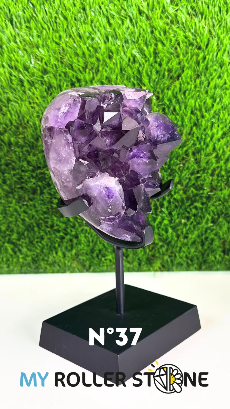 Geoda de amatista sobre base de madera n.° 37