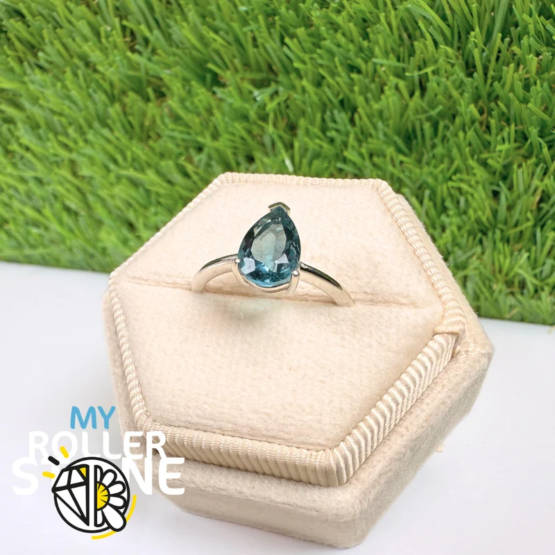 Anillo de plata con gota facetada de fluorita azul verdosa (RBC321)