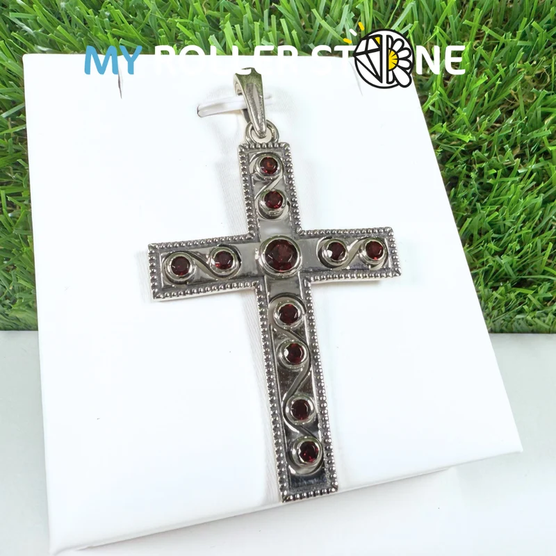 Colgante de cruz catalana con cabujón de citrino