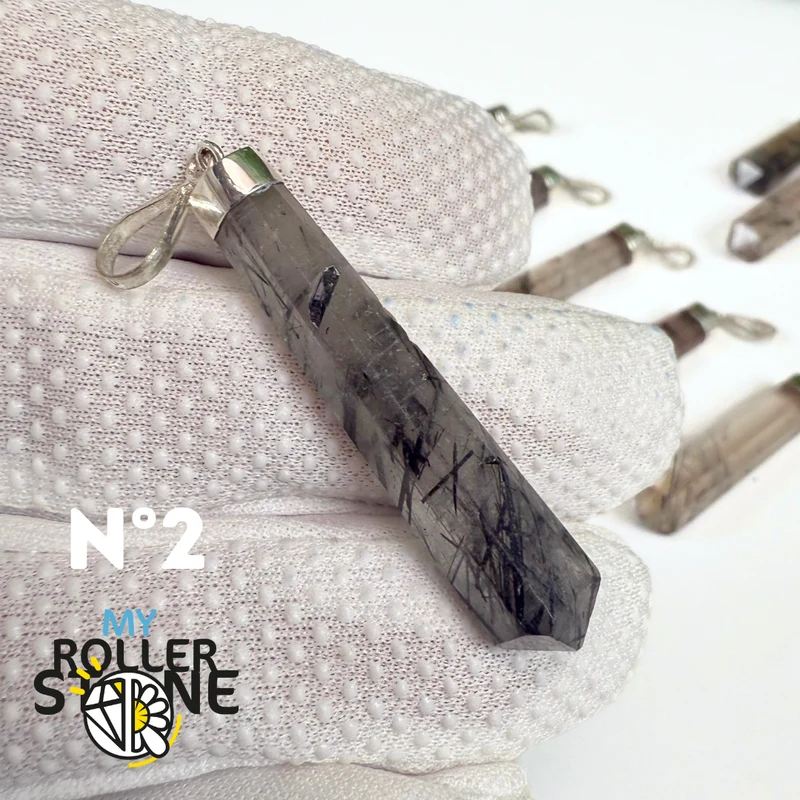 Colgante de cuarzo turmalinado y plata
