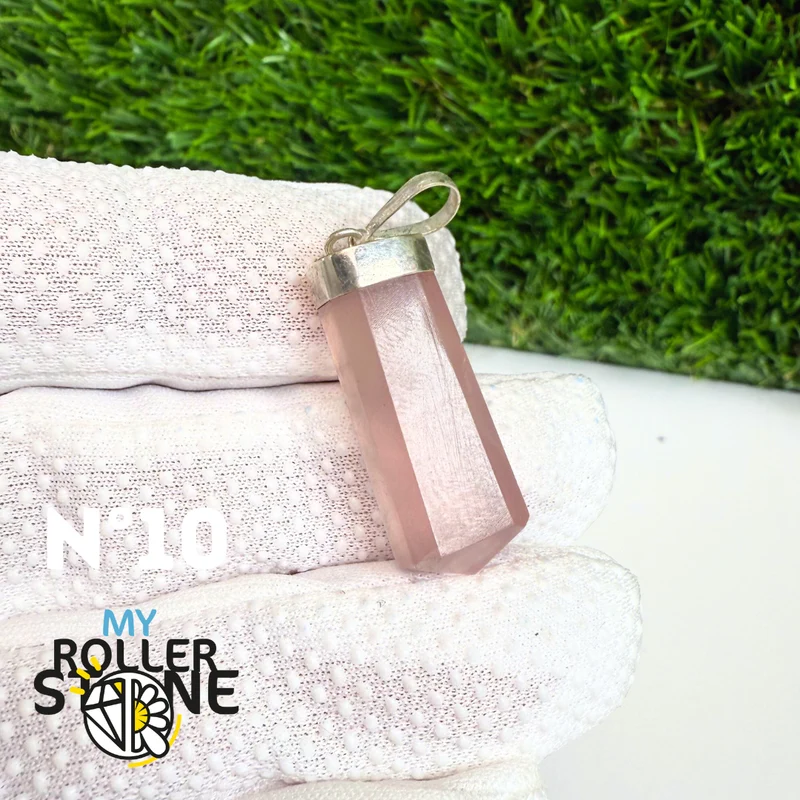 Colgante de cuarzo rosa y plata