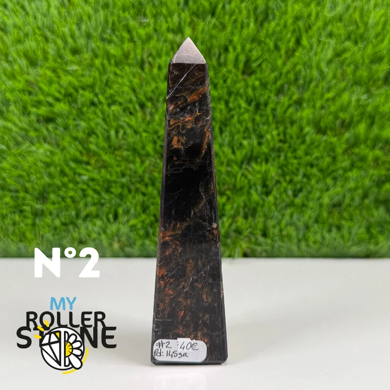 Obelisco de turmalina negra