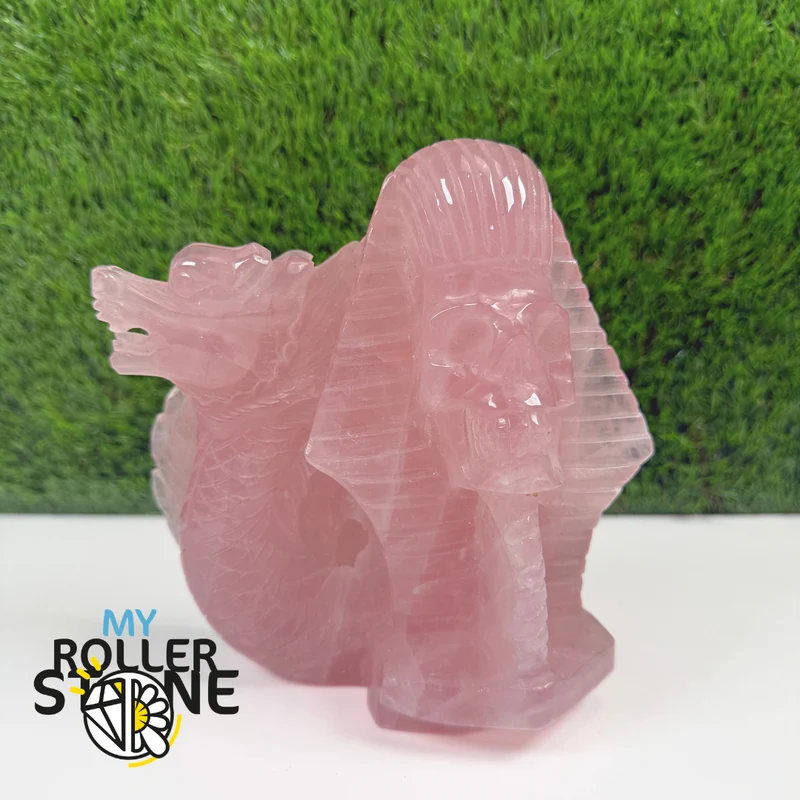 Escultura de cuarzo rosa con cabeza de faraón y dragón