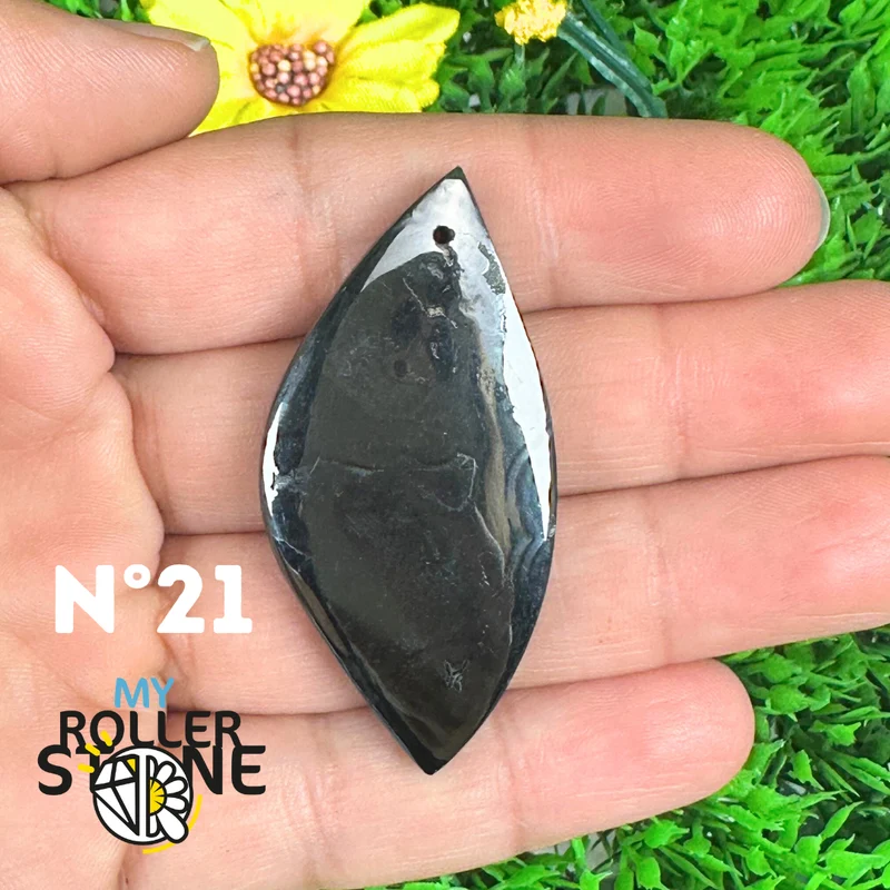 Colgante de plata con psilomelano perforado