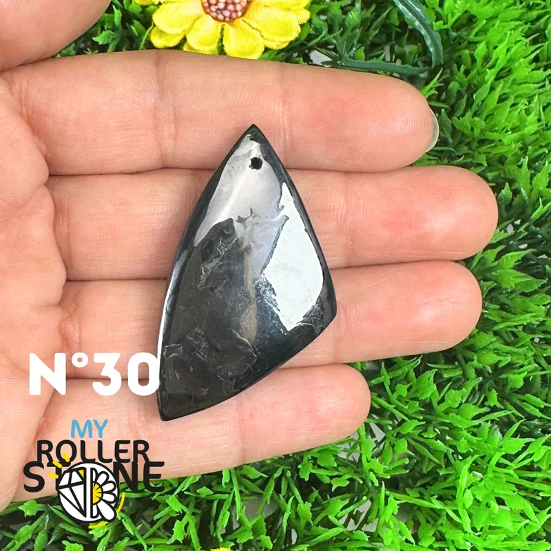 Colgante de plata con psilomelano perforado