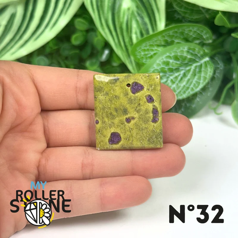Colgante perforado de atlantisita 5A