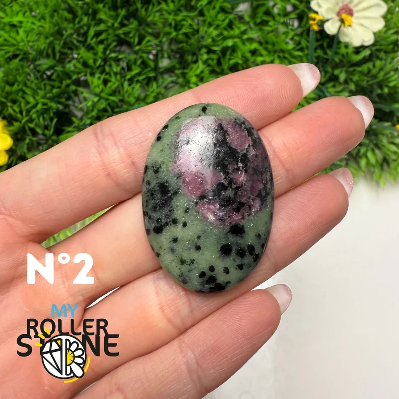 Colgante perforado de zoisita rubí 5A
