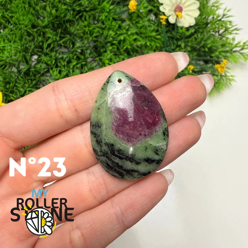 Colgante perforado de zoisita rubí 5A