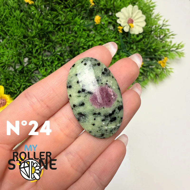 Colgante perforado de zoisita rubí 5A