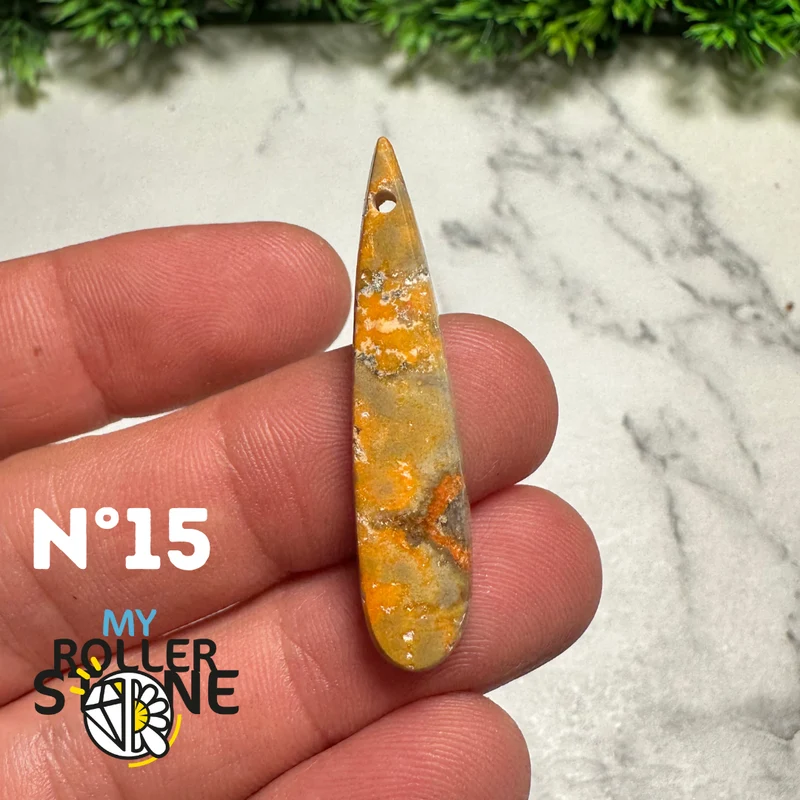 Colgante de jaspe con abejorro perforado