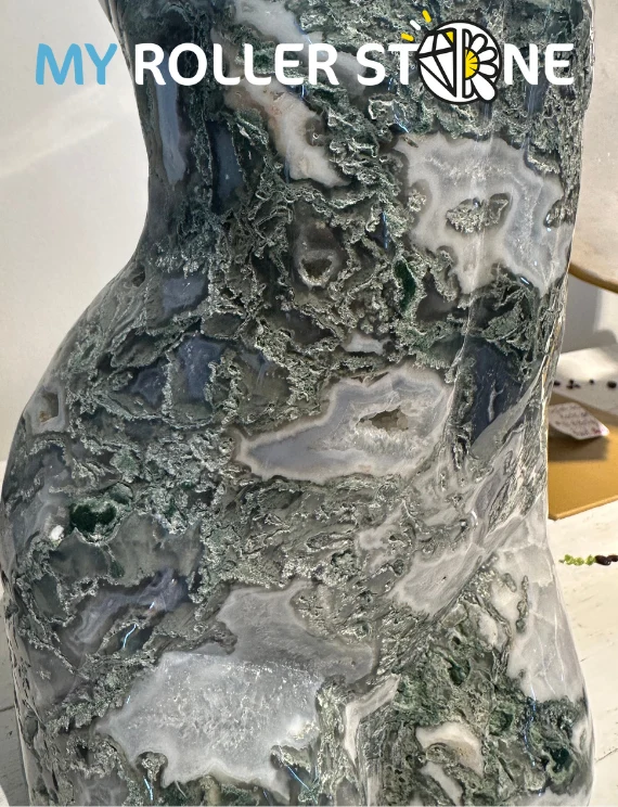 Gran escultura de busto femenino de piedra