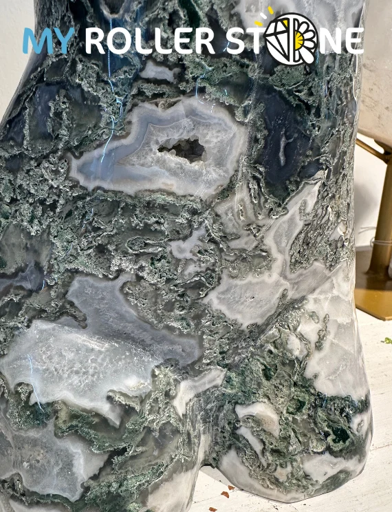 Gran escultura de busto femenino de piedra