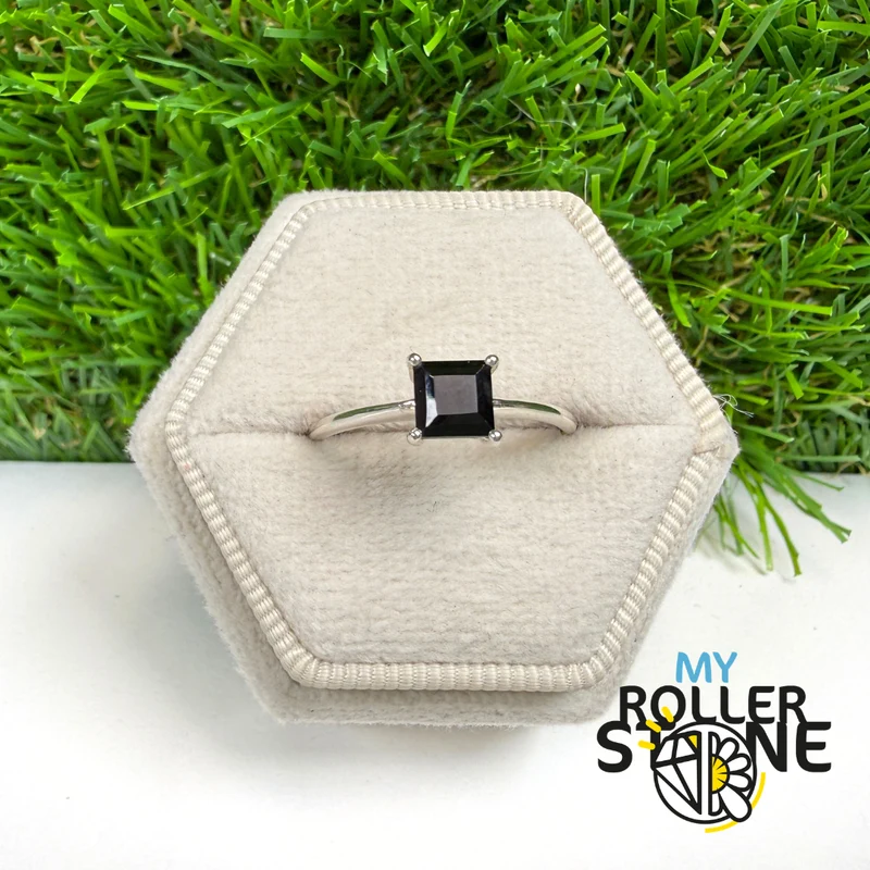 Anillo Solitario Cuadrado Espinela Negra (4 tamaños)