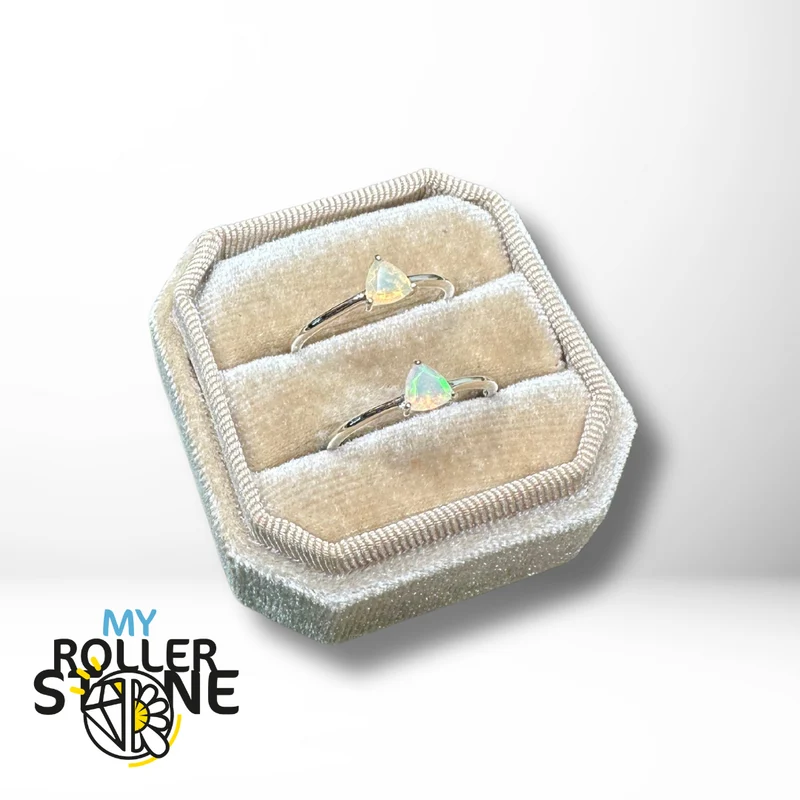 Anillo solitario de ópalo etíope Trillon (4 tamaños)