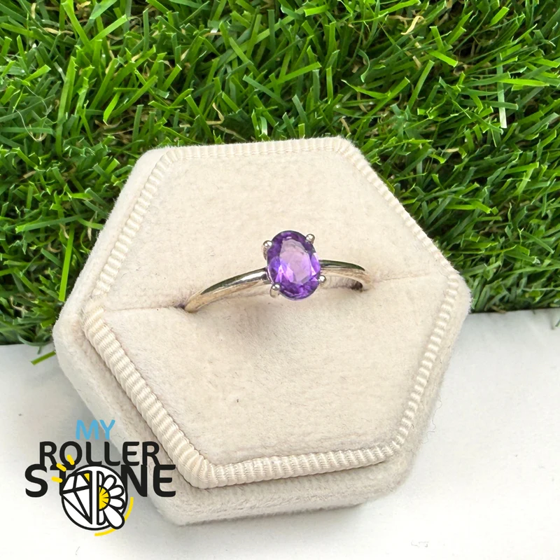 Anillo solitario de amatista ovalada en plata de ley 925 (4 tamaños)