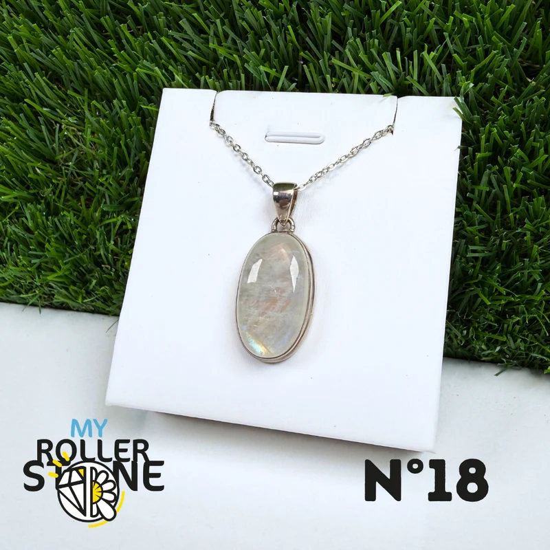 Colgante de piedra lunar de plata #18