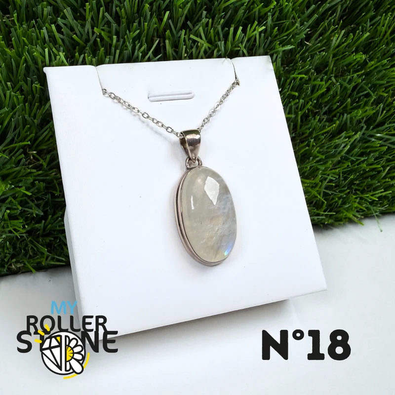 Colgante de piedra lunar de plata #18