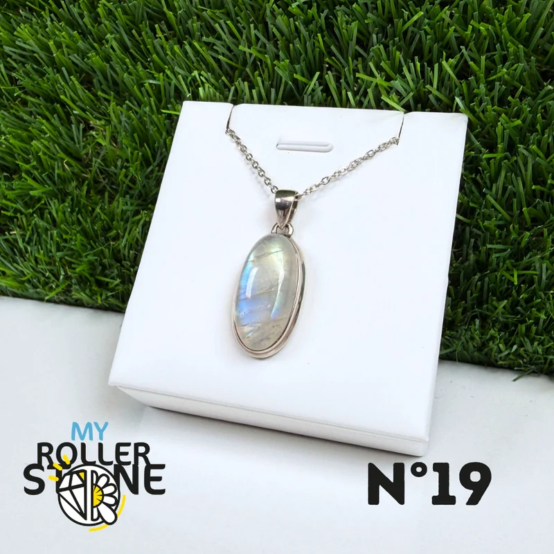 Colgante de piedra lunar de plata #19