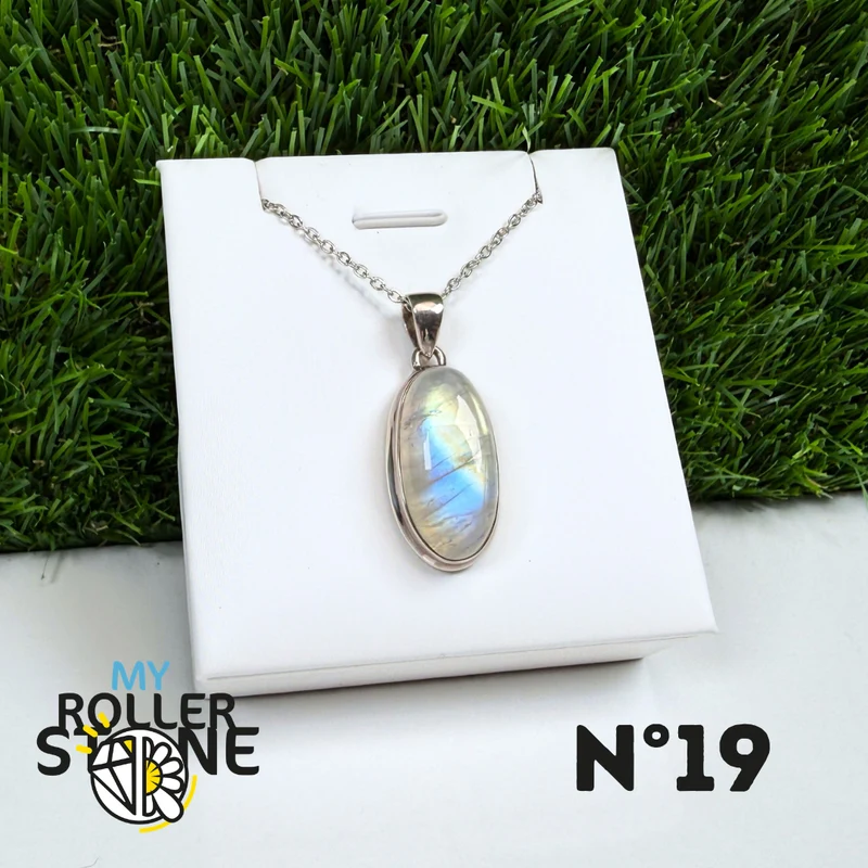 Colgante de piedra lunar de plata #19