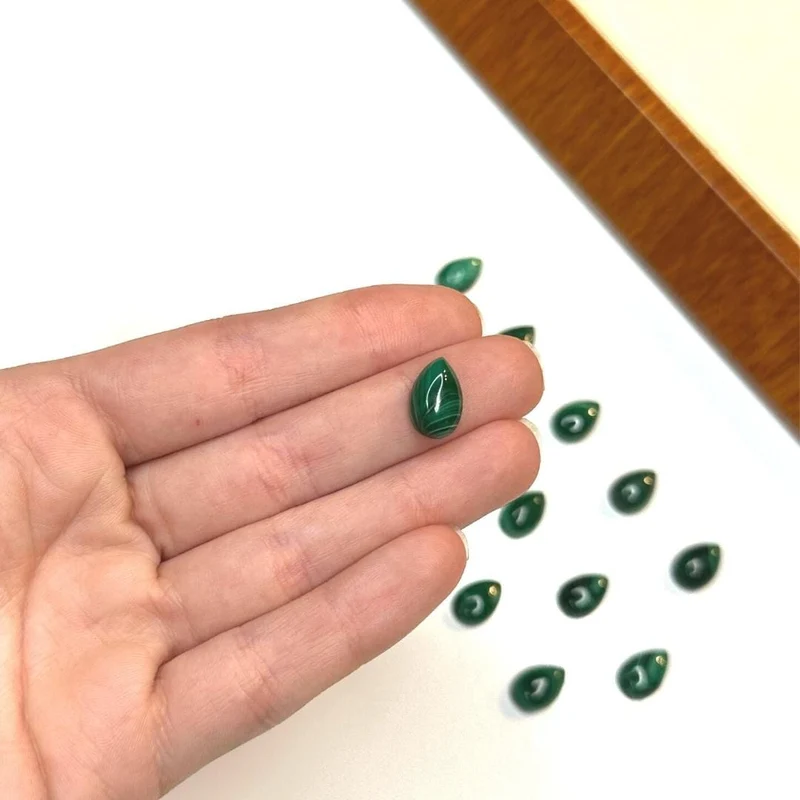 Cabujón Gota de Malaquita (Grado A)