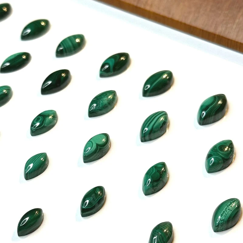 Cabujón de Malaquita Marquesa (Grado A)