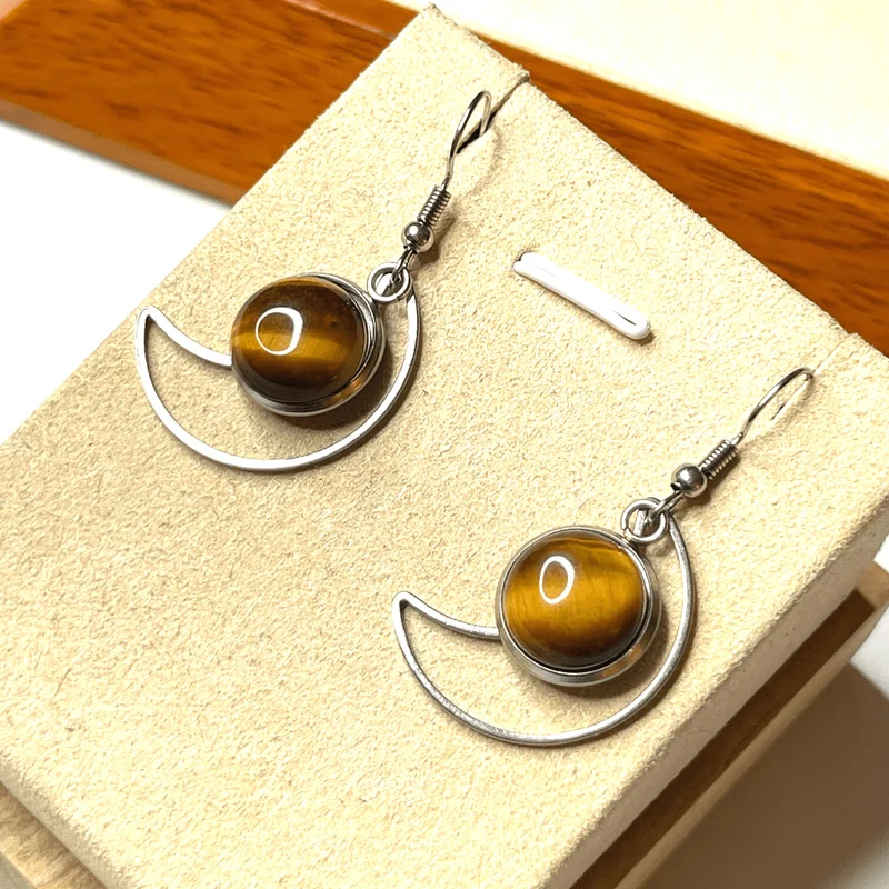 Porta aretes de cabujón de media luna
