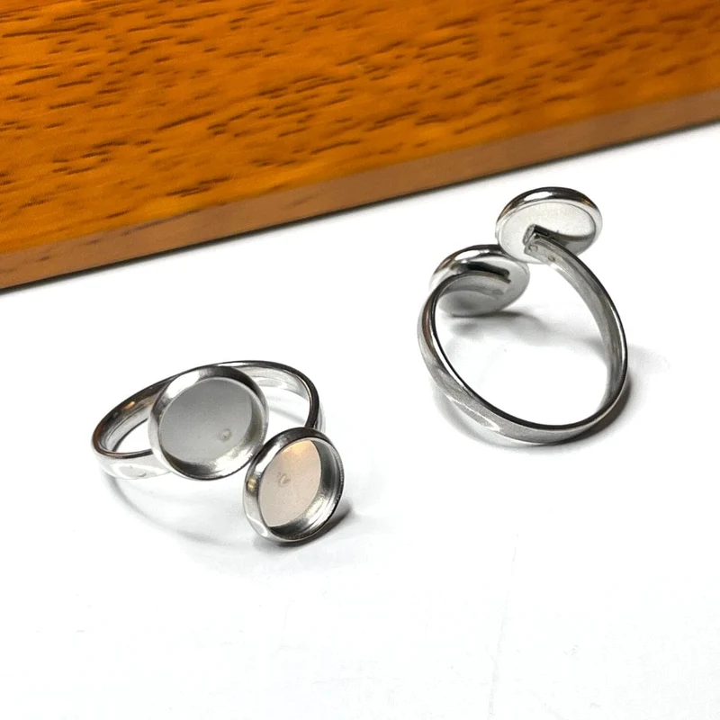Porta anillos de acero inoxidable plateado
