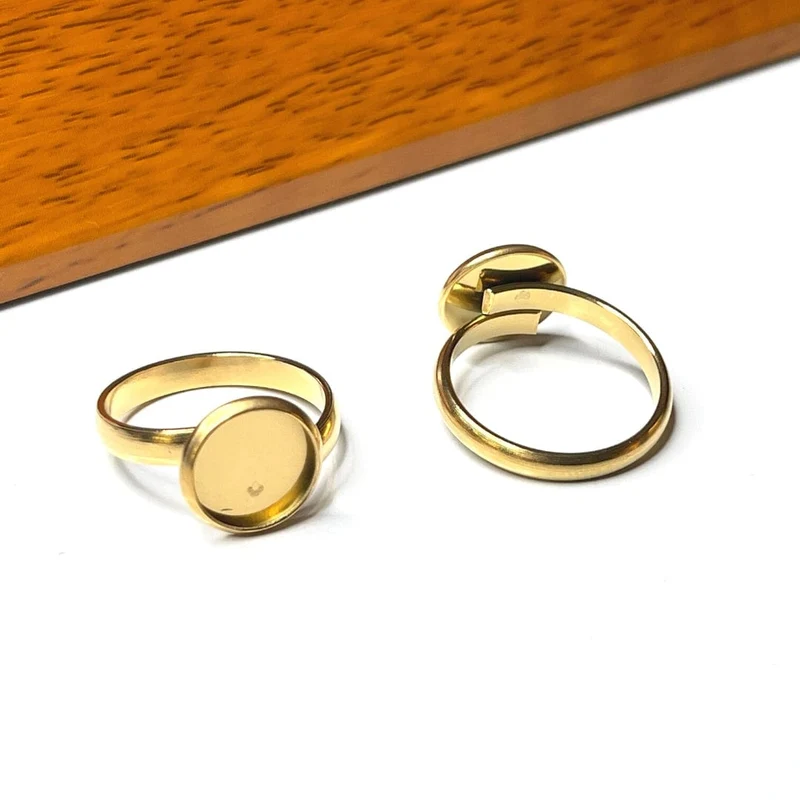 Porta anillos de acero inoxidable con cabujón dorado