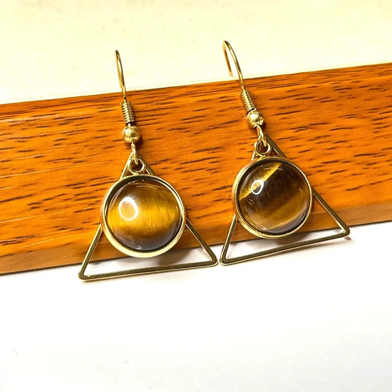 Soporte para aretes con gancho triangular