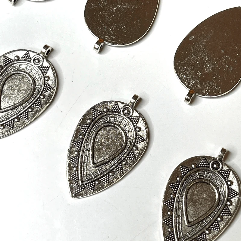 Soporte para colgante de cabujón en forma de gota de plata antigua