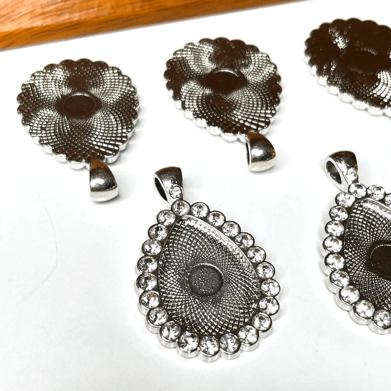 Soporte para colgante de cabujón en forma de gota de platino