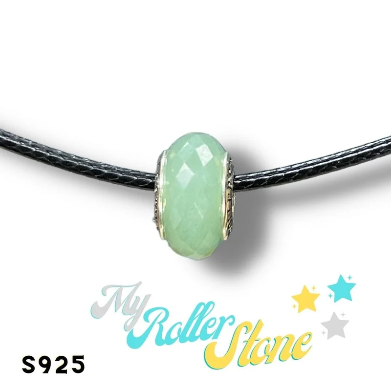 Charm característico de aventurina verde